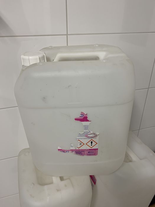 Пластмасови туби