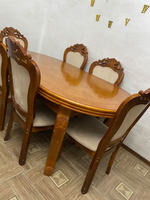 Срочно продам стол и 6 стульев