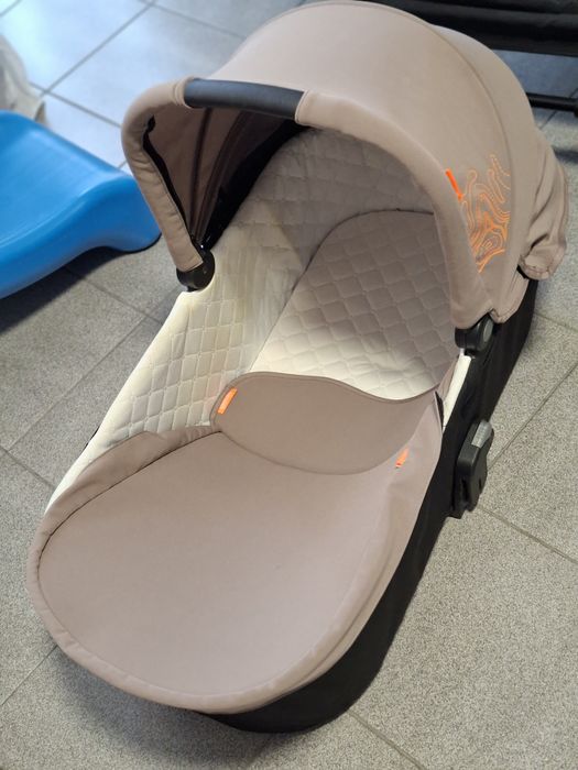 Детска количка много добре запазена