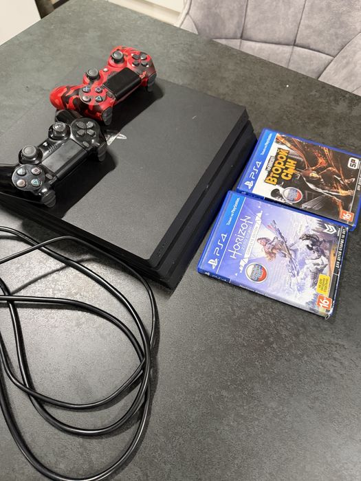 Продаю ps4 pro в хорошем состояние