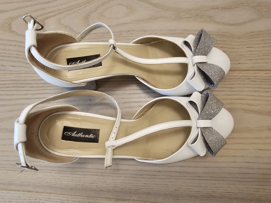 Pantofi albi mireasa