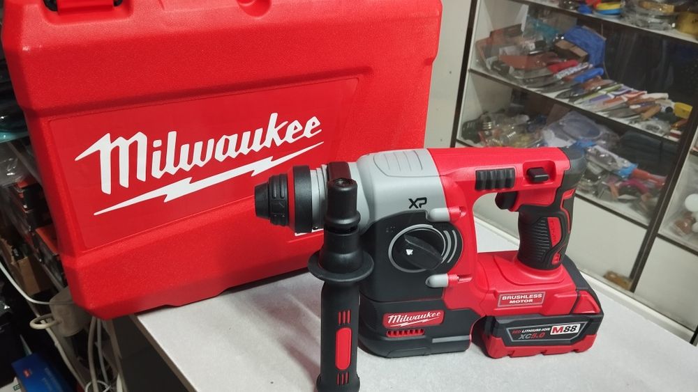 Аккумуляторный перфоратор Milwaukee