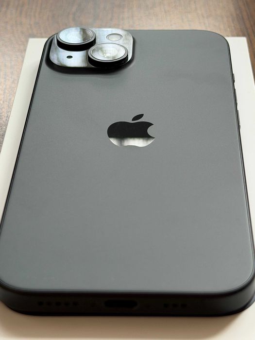 iPhone 15 256GB – Отлично състояние + много аксесоари