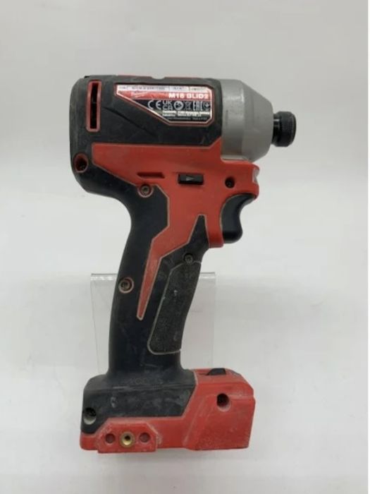Продавам винтоверт Milwaukee M18 Blid 2, батерия 5 Mah зарядно и куфар