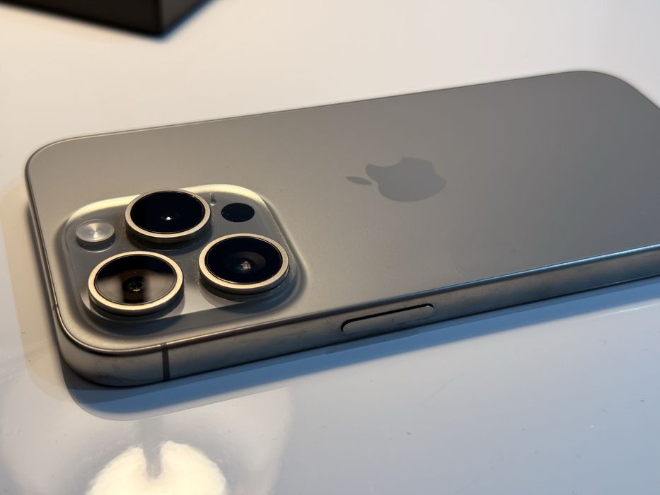 Iphone 16 pro max si Iphone 15 pro