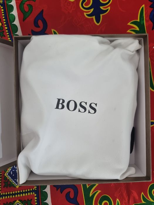 Boss кожанная барсетка
