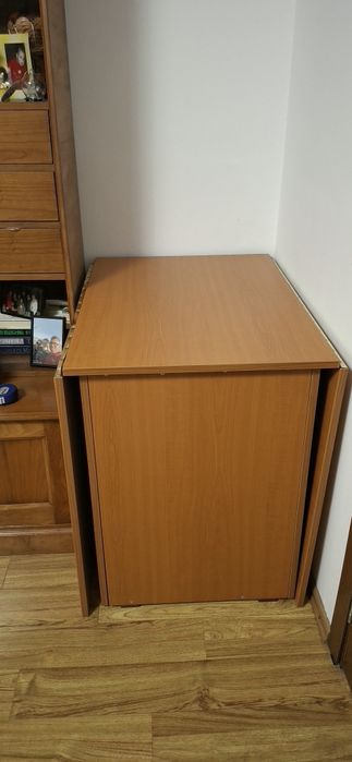 Masă de sufragerie in stare foarte bună de funcționare .