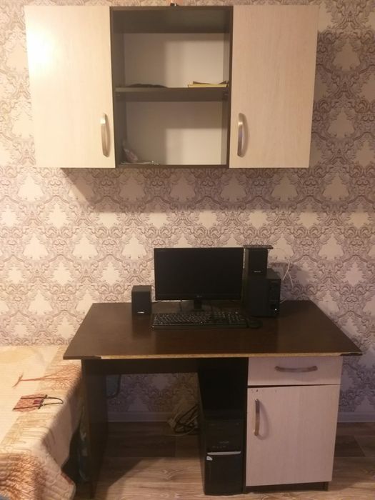 Продам  Компьютерный стол