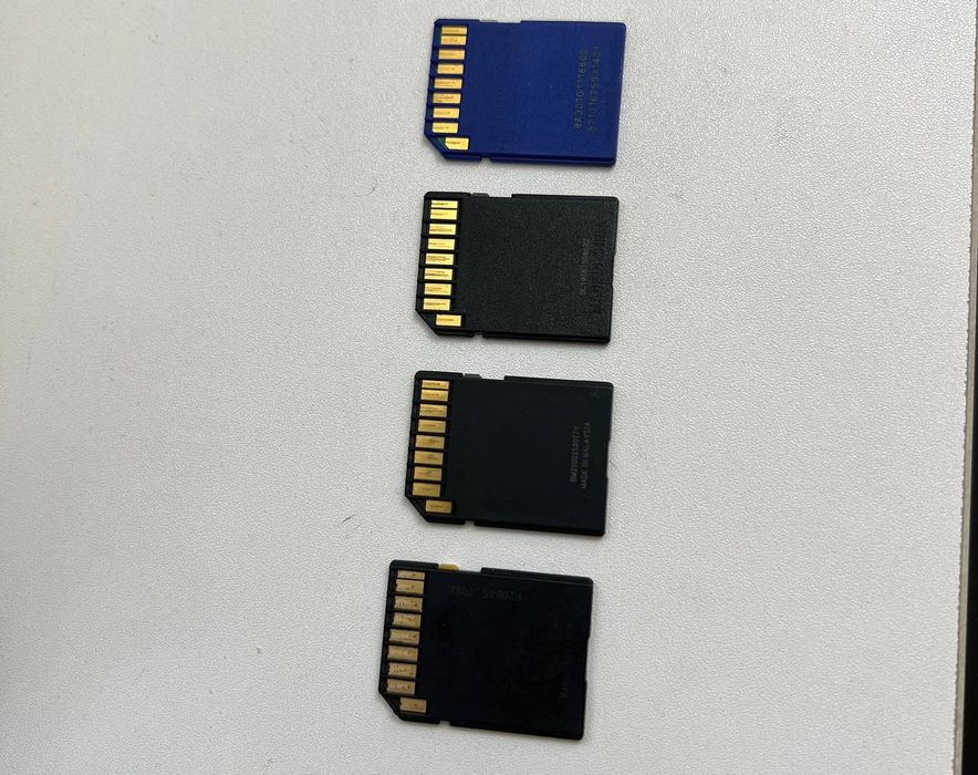 Карты памяти SanDisk и Transcend
16 b