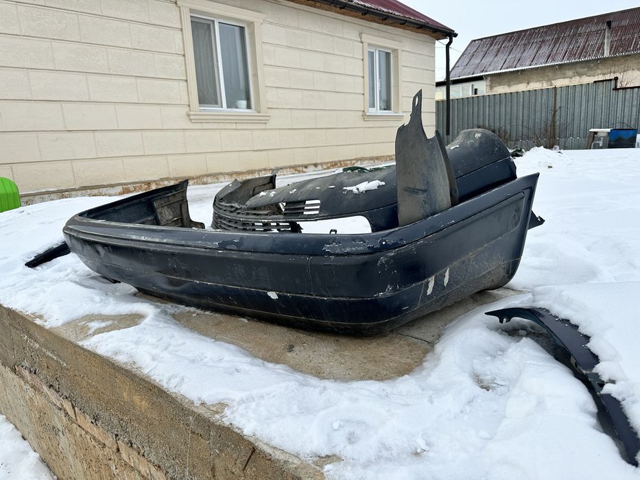 Продам бампер  ауди 100