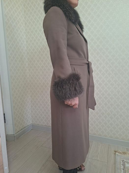 Женское пальто.               .