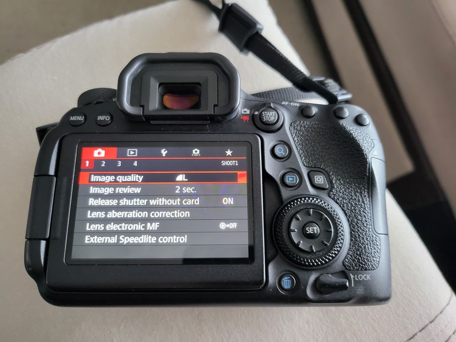 Canon 6D Mark 2 отличен