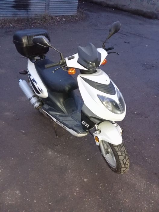 Продам скутер Рейсер.