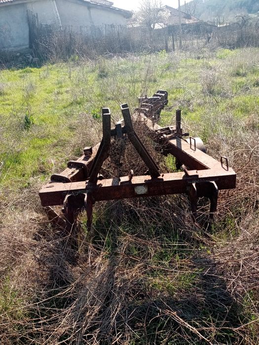 Плуг с четири корпуса за юмз