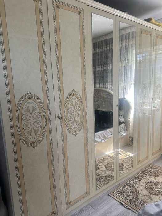 Продам спальный гарнитур Италия