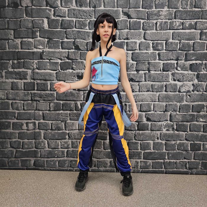 Детски K-Pop костюм за момиче–перфектен за танци, партита и карнавали.