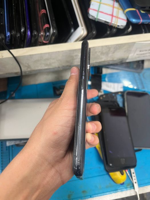 Redmi note 10 pro 5G sotladi 
256gb
120Hz
5G
ekran alishkan qotmid 
Ho