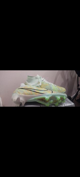 Бутсы и сороконожки