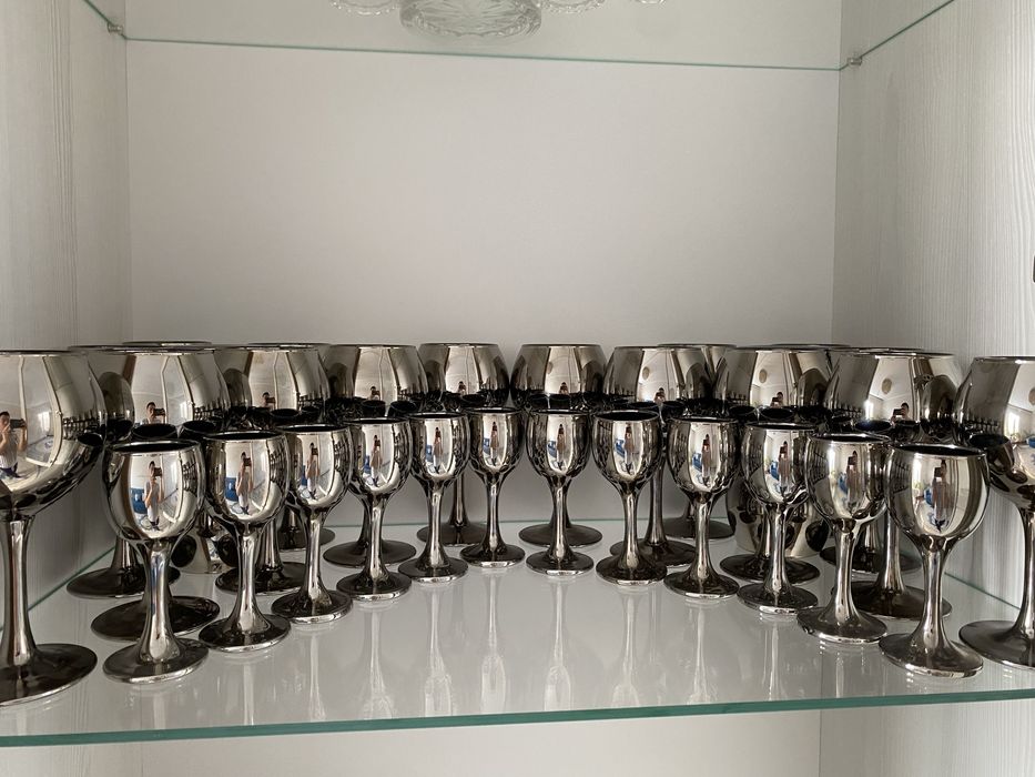 Бокалы и рюмки стаканы