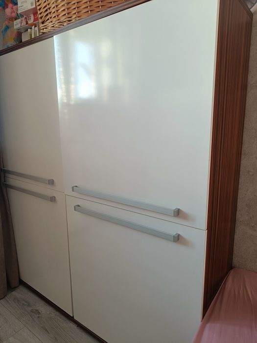 Продам шкаф белый/коричневый