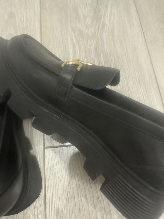 Продам туфли лоферы новые