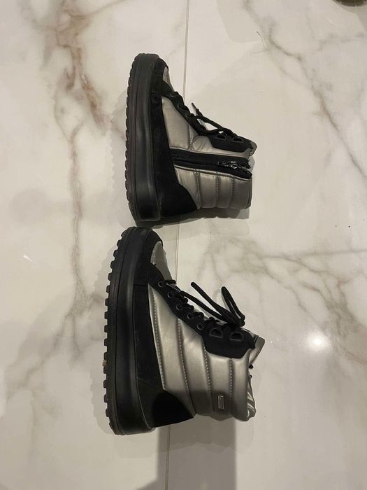 Боти с черно и сребърно