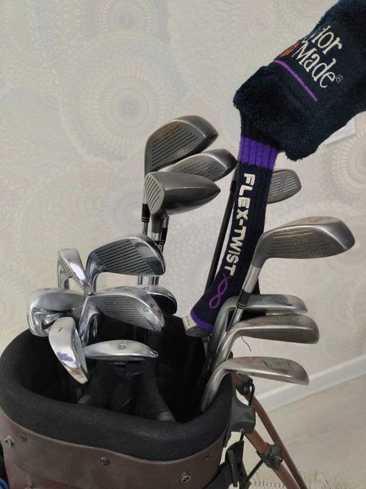 Продаю набор для гольфа (б/у, в хорошем состоянии).