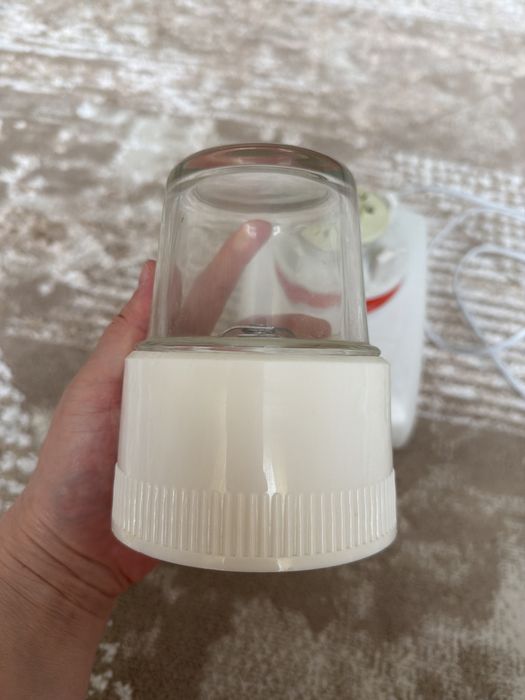 Продам блендер белый