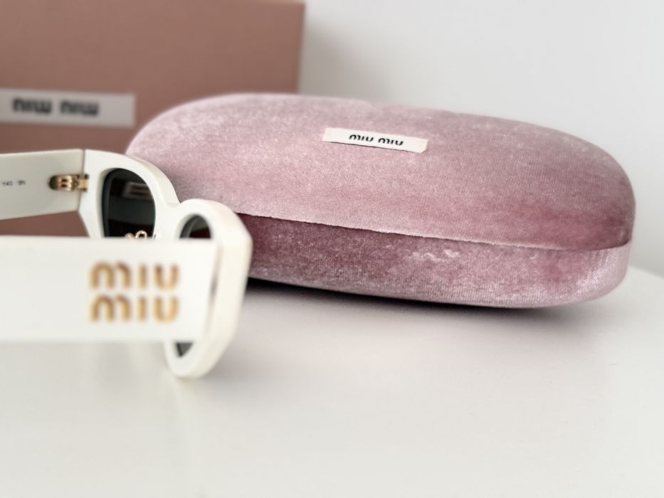 Слънчеви очила MIU MIU бял цвят