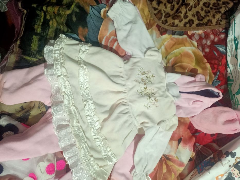 Отдам обувь и много игрушек