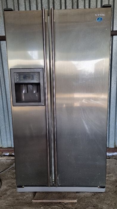 Холодильник двухдверный SAMSUNG  RS21DGRS
Kono ubHMK АВуХ BepHblù SAMS