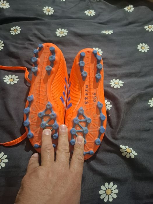 Бутсилар сотилади нархи  450000 минг сум халати ало хеч канча кийилмаг