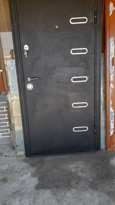 Продаётся дверь новый