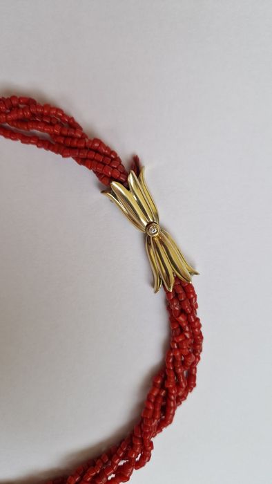 Colier din coral și aur 18K