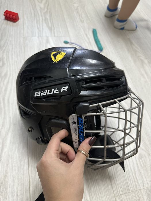 Продам коньки Bauer и шлем