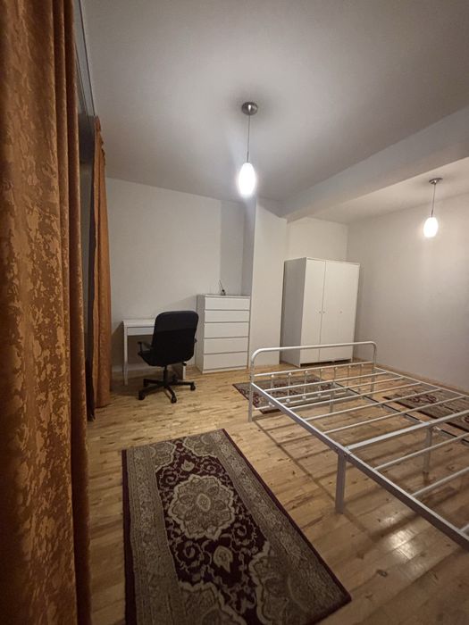 Casă spațioasă cu 2 etaje de închiriat