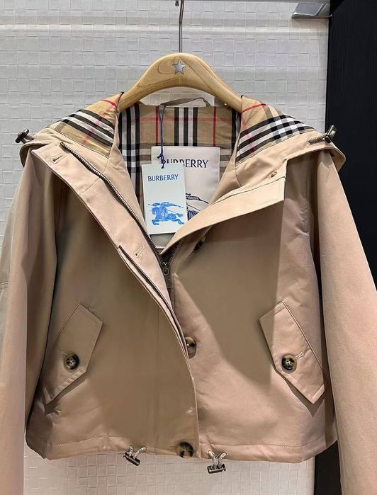 Яке Burberry, кремаво