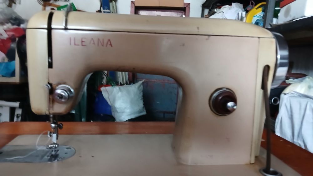 Mașina de cusut Ileana