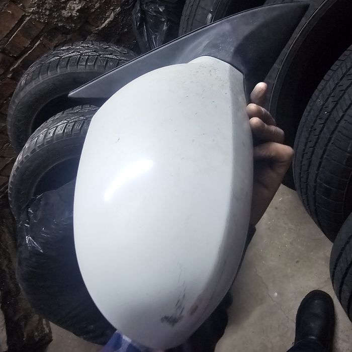 Продам зеркало  хундай 2008