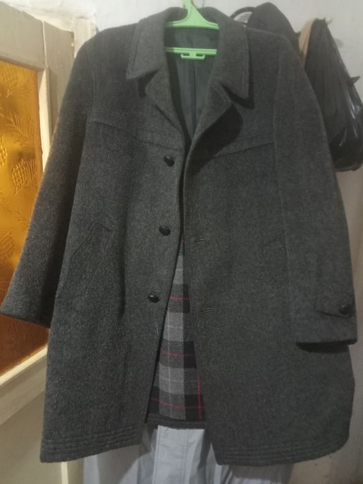 Продам, верхнюю одежду.