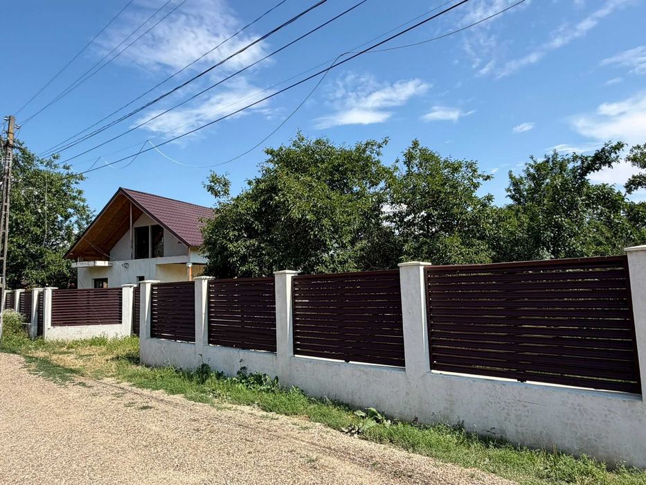 Casă de vânzare Săpoca - Teren 1480 mp, complet consolidată