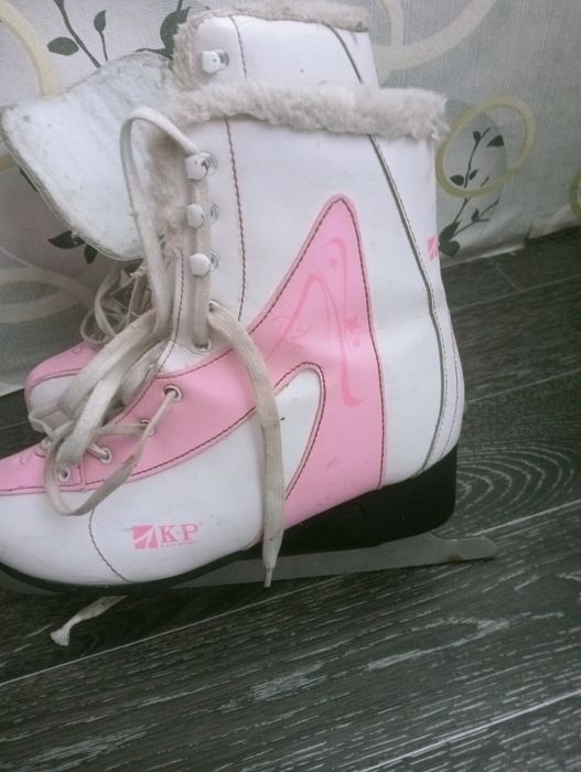 Продам    коньки .