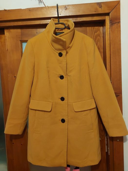 Palton damă marimea 42 culoare deosebită