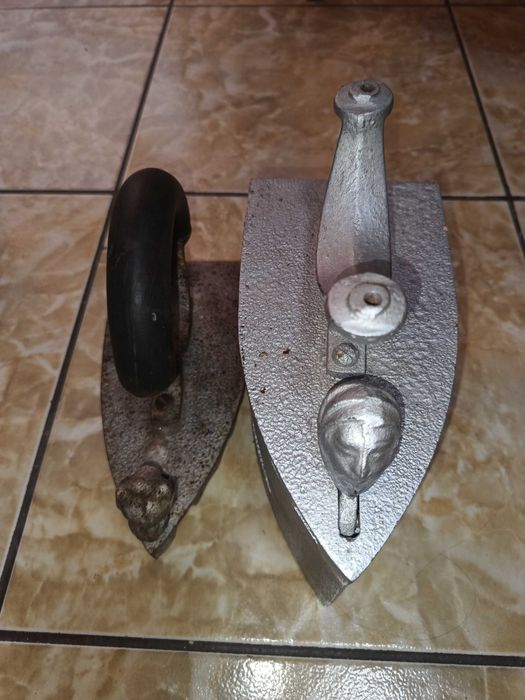 Vând fier calcat model vechi!