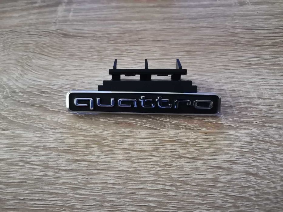 Audi Quattro емблема за решетка сребро