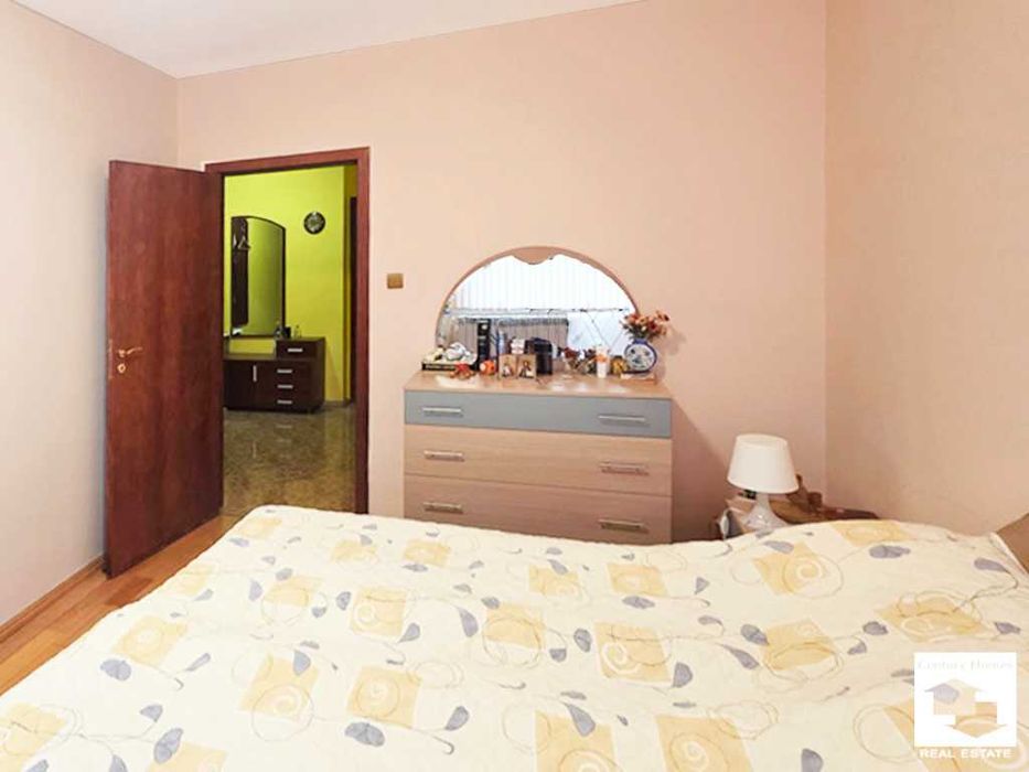 104993 Просторен тристаен апартамент до ОУ Емилиян Станев, В. Търново