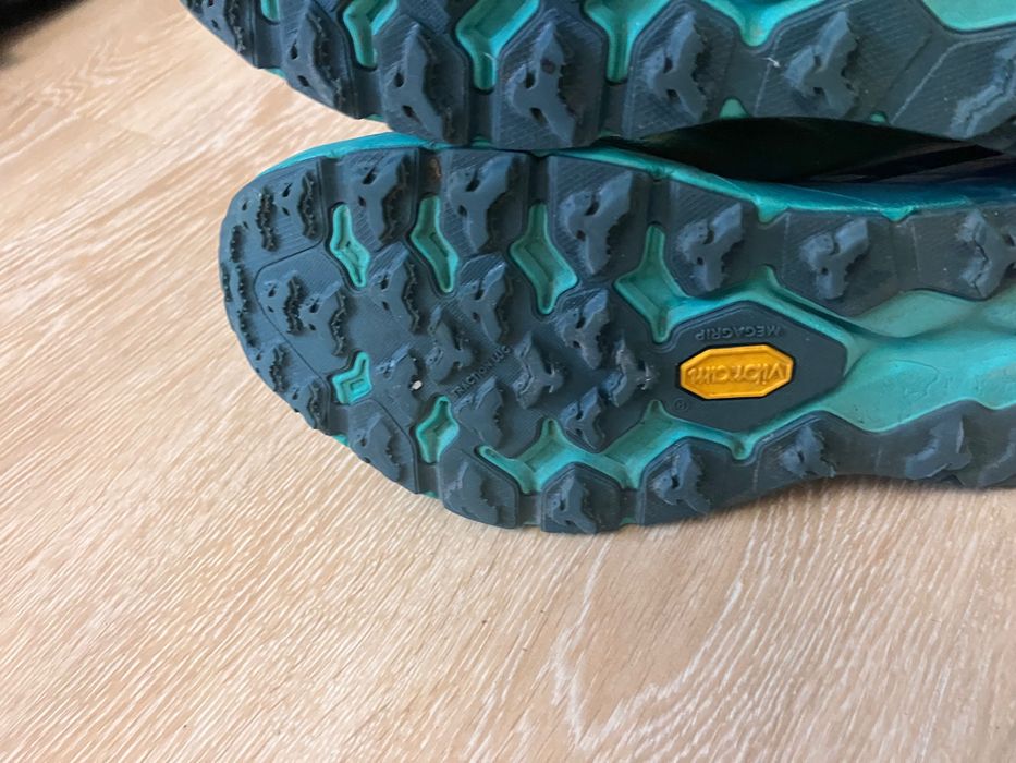 Hoka speedgoat5  37 и 1/2 с vibrant