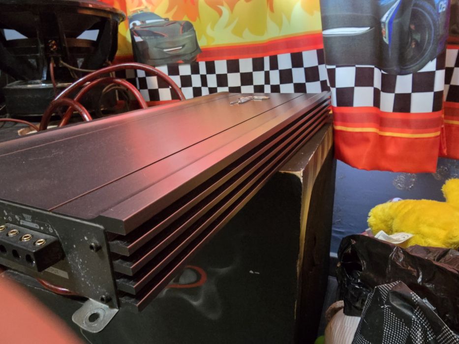 ЕКСКЛУЗИВНО: Ground Zero Plutonium 15" Субуфер + 4kW GZPA Усилвател!