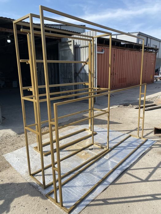 Вешалки, полки и лофт столы для магазинов адежды