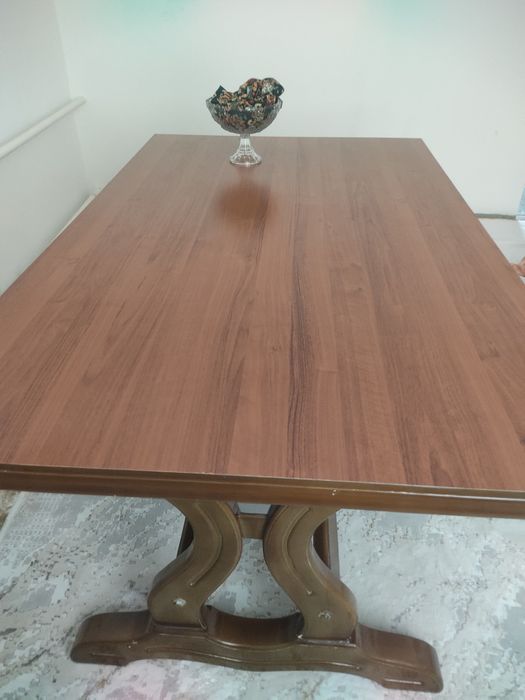 Гостиный стол сатылады